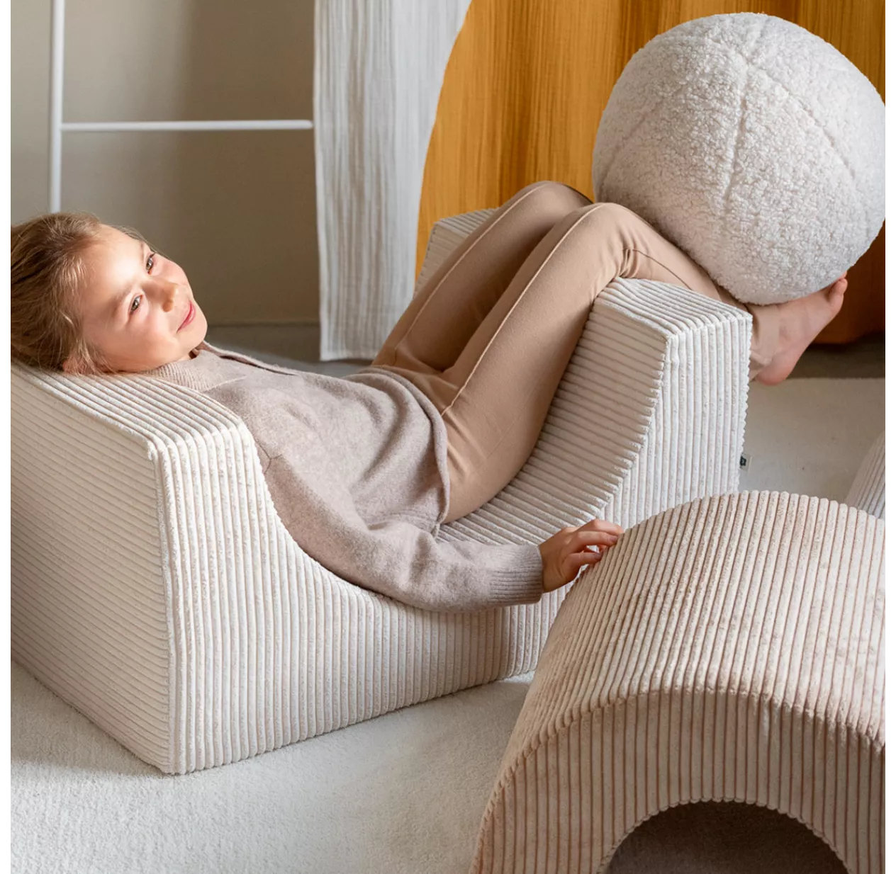 Trio De Poufs Rainbow En Velours Côtelé - Ecru 4 Trio De Poufs Rainbow En Velours Côtelé - Ecru – Image 2