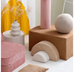 Trio De Poufs Rainbow En Velours Côtelé - Toffee -Magasin D'ameublement ensemble de poufs rainbow toffee wigiwama 4 1264x1234