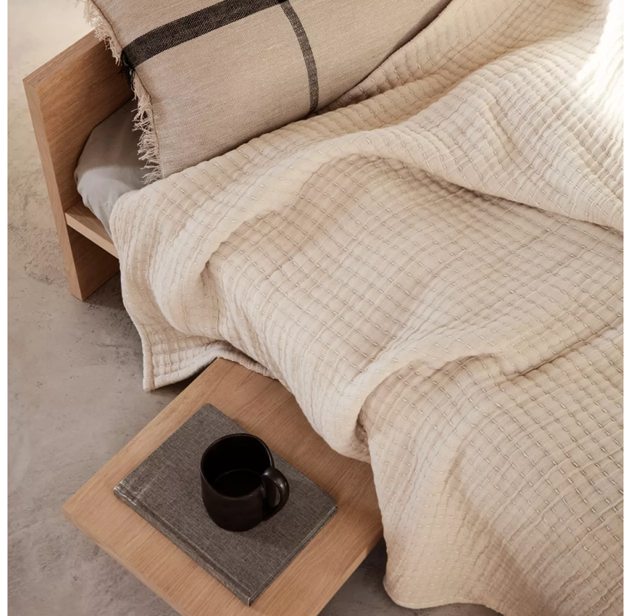 Ferm LIVING Table D'appoint Chevet Kona - Chêne 4 Ferm LIVING Table D'appoint Chevet Kona - Chêne – Image 2